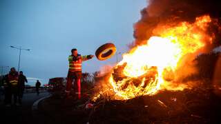 Violent actions have been spreading in France since the government's recourse to 49.3 on March 16, to pass the pension reform (Here, a fire near a TotalEnergies service station, in Le Havre, on March 21).