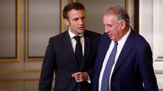 Emmanuel Macron et  Francois Bayrou le 12 décembre 2022, en marge d’une plénière du CNR.