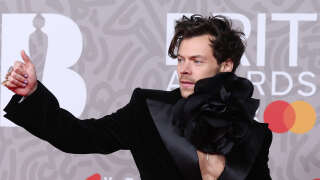 British singer Harry Styles poses on the red carpet upon arrival for the BRIT Awards 2023 in London on February 11, 2023. (Photo by ISABEL INFANTES / AFP) / RESTRICTED TO EDITORIAL USE – NO POSTERS – NO MERCHANDISE– NO USE IN PUBLICATIONS DEVOTED TO ARTISTS