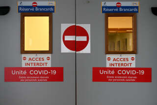A photograph taken on January 5, 2022 shows the entrance of the intensive care unit for patients infected with the Covid-19 of the Timone hospital, in Marseille, southern France. - France set a record for new Covid cases over a 24-hour period on January 5, 2022 with 335,000 additional infections recorded, Health Minister Olivier Veran told parliament. (Photo by Nicolas TUCAT / AFP)