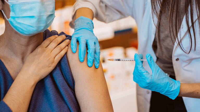 La Haute Autorité de Santé  recommande ce jeudi 30 mars de « lever l’obligation de vaccination » contre le Covid en vigueur depuis 18 mois pour les soignants.
