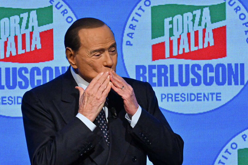 12 juin <br>
Silvio Berlusconi <br>
L’ancien président du Conseil italien (ici en septembre 2022 lors d’un meeting de Forza Italia), qui souffrait d’une leucémie, est mort à 86 ans 
