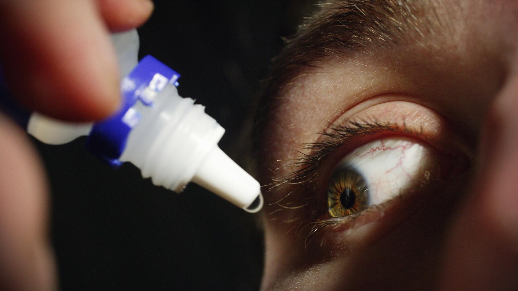 Comment utiliser des gouttes pour les yeux