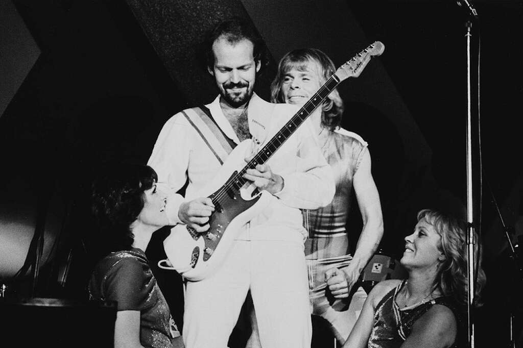 7 avril <br  /></noscript>
Lasse Wellander <br />
Le guitariste d’ABBA, derrière certains des plus grands succès du groupe, est mort des suites d’un cancer généralisé.”/></div><figcaption class=