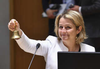 French Ecological Transition Minister Barbara Pompili ring the bell at the start of  the Special European Energy Ministers Council on Russian gas and petrol crisis at the EU headquarters in Brussels on May 2, 2022. (Photo by JOHN THYS / AFP)