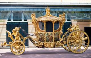 Le « Gold State Coach », ici photographié en mai 2022 au palais de Buckingham à Londres.