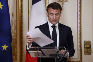 «Arrogance», «mépris» : la promulgation nocturne par Macron fait hurler syndicats et oppositions