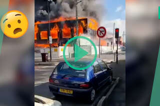 Les images impressionnantes de l’incendie qui a ravagé le chantier d’une école à Montfermeil