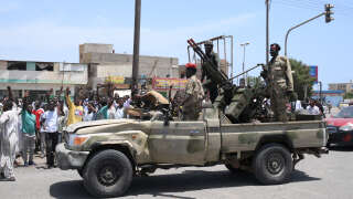 Sudanese greet army soldiers, loyal to army chief Abdel Fattah al-Burhan, in the Red Sea city of Port Sudan on April 16, 2023. - Battling fighters in Sudan said they had agreed to an hours-long humanitarian pause, including to evacuate wounded, on the second day of raging urban battles that killed more than 50 civilians including three UN staff and sparking international outcry. (Photo by AFP)