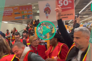 À La Défense, la CGT envahit un Auchan contre la réforme des retraites