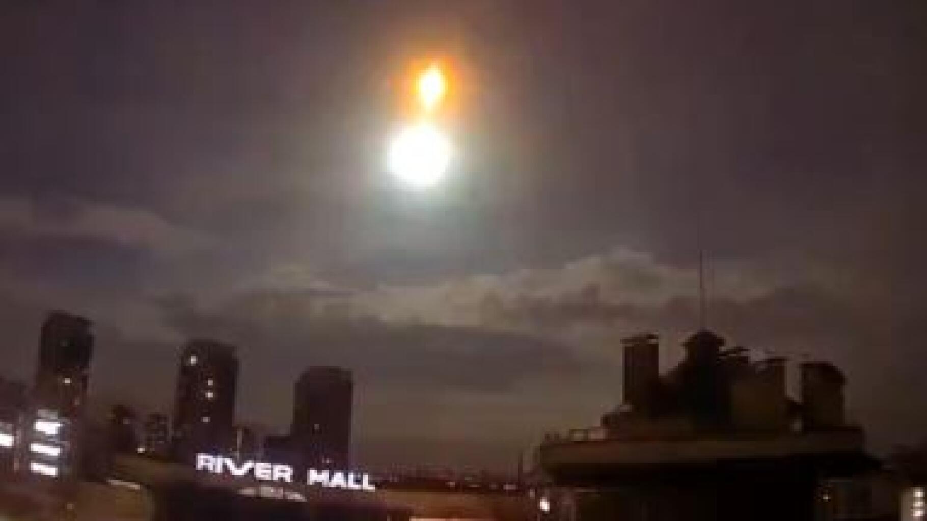 Meteor o satellite cadono a Kiev?  Il segreto di un impressionante lampo nel cielo dell’Ucraina