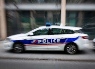 Depois que um carro da polícia atropelou três adolescentes em uma scooter em Paris, um dos policiais foi indiciado e colocado sob controle judicial (foto ilustrativa tirada em Paris em agosto de 2018).