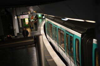 Une plainte contre X va être déposée après la mort d’une femme happée par un métro à Paris 