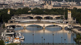 This picture taken on April 26, 2020 shows (From front) the deserted Pont de l'Alma, Pont des Invalides, Pont Alexandre III and Pont de la Concorde bridges over the Seine river in Paris, on the forty-first day of a lockdown in France aimed at curbing the spread of the COVID-19 disease, caused by the novel coronavirus. (Photo by JOEL SAGET / AFP)