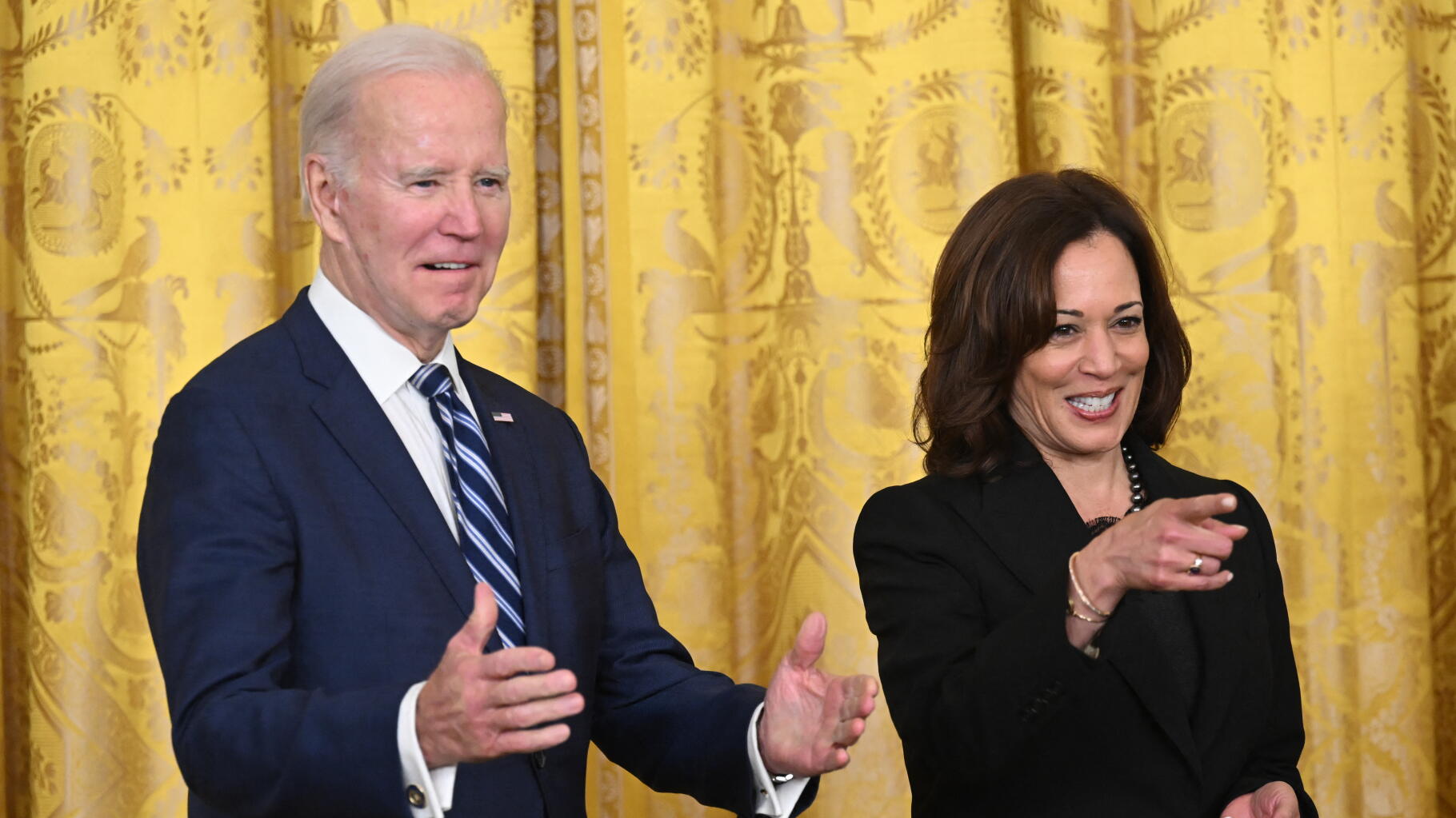 Kamala Harris interpreta Joe Biden
