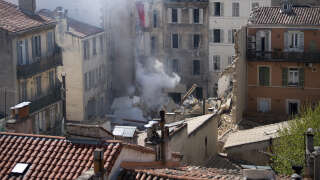 This photograph shows rubble at the 'rue Tivoli' after a building collapsed in the same street, in Marseille, southern France, on April 9, 2023. - An apartment building collapsed in an apparent explosion on April 9, 2023 in the French Mediterranean city of Marseille, injuring five people, with authorities warning up to 10 victims could be under the burning rubble. (Photo by CLEMENT MAHOUDEAU / AFP)