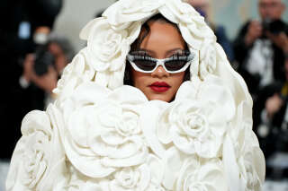 Rihanna a sorti le grand jeu dans cette robe de mariée au Met Gala