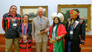 This handout picture released by Clarence House shows Britain's Prince Charles, Prince of Wales (C) meeting indigenous people, at a listening session with CEOs, on the sidelines of the COP26 Climate Conference at Kelvingrove Art Gallery in Glasgow on November 4, 2021. - Mr Goldtooth presented the Prince with some plaited sweet grass which offers a blessing of good energy. The session was designed to encourage the private sector to listen to the wisdom of the world's indigenous people in order to address climate change. (Photo by CLARENCE HOUSE / AFP) / XGTY / RESTRICTED TO EDITORIAL USE - MANDATORY CREDIT 