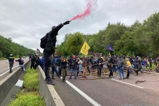 Du blocage de l’A13 au cloutage des arbres, les opposants au contournement ouest de Rouen multiplient les actions