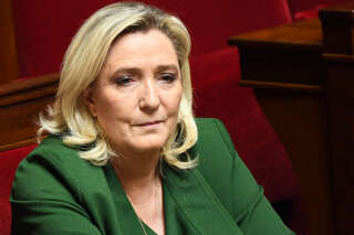 Des « proches » de Marine Le Pen dans le défilé d’extrême droite à Paris ? La cheffe du RN réfute