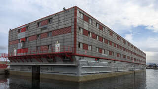 La barge « Bibby Stockholm » devrait bientôt pouvoir héberger à quai jusqu’à 500 demandeurs d’asile.