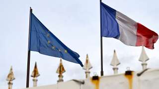 Le drapeau européen obligatoire en mairie ? Le débat va diviser l’Assemblée et même la majorité (photo d’illustration prise en mai 2022 à l’ambassade française en Russie)
