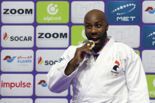 France's Teddy Riner celebrates with his gold medal on the podium after the men's +100Kg final bout at the World Judo Championship in Doha on May 13, 2023. (Photo by KARIM JAAFAR / AFP)