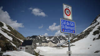 Il Giro d’Italia ha costretto a evitare il Passo del Gran San Bernardo a causa della neve
