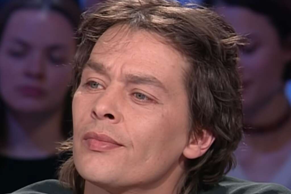 20 mai <br>
Ari Boulogne <br>
À 60 ans, son corps sans vie a été découvert dans son appartement parisien. Il se disait fils de l’acteur Alain Delon.