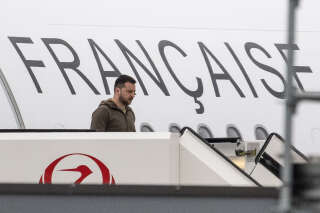 Pourquoi Zelensky a utilisé un avion officiel français pour se rendre au G7