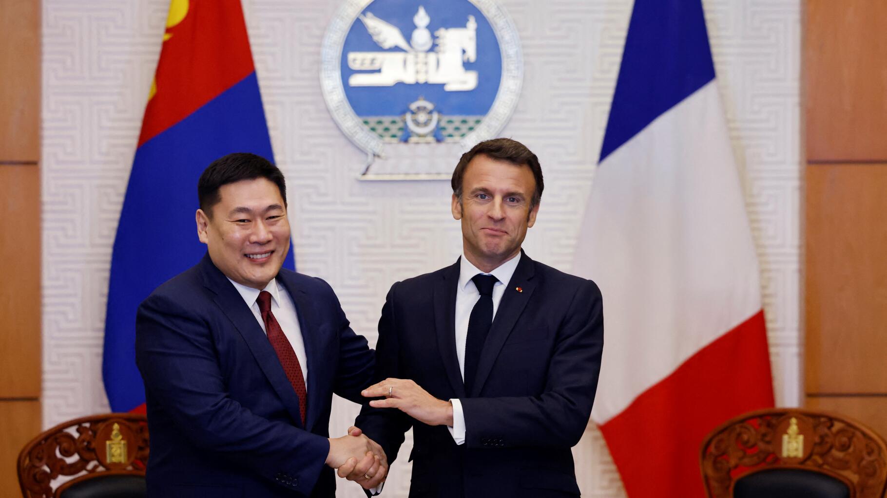 En Mongolia, Macron analiza el uranio en una visita histórica