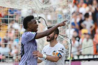 Vinicius interrompt un match après de nouvelles insultes et dénonce le « racisme normal en Liga »