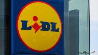 This photograph taken on November 28, 2022, in Bethune, northern France, shows the logo of Lidl supermarket. (Photo by DENIS CHARLET / AFP)