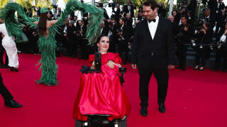 La styliste Lucie Carrasco sur le tapis rouge du Festival de Cannes le 22 mai.