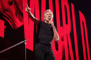 Roger Waters visé par une enquête en Allemagne, après avoir porté un costume jugé trop nazi