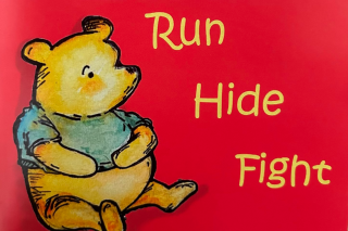 Aux États-Unis, c’est désormais Winnie l’ourson qui apprend aux enfants à réagir en cas de fusillade