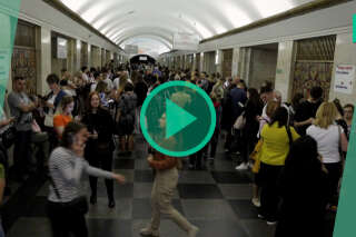 Ces habitants de Kiev s’abritent dans le métro après une nouvelle attaque aérienne russe