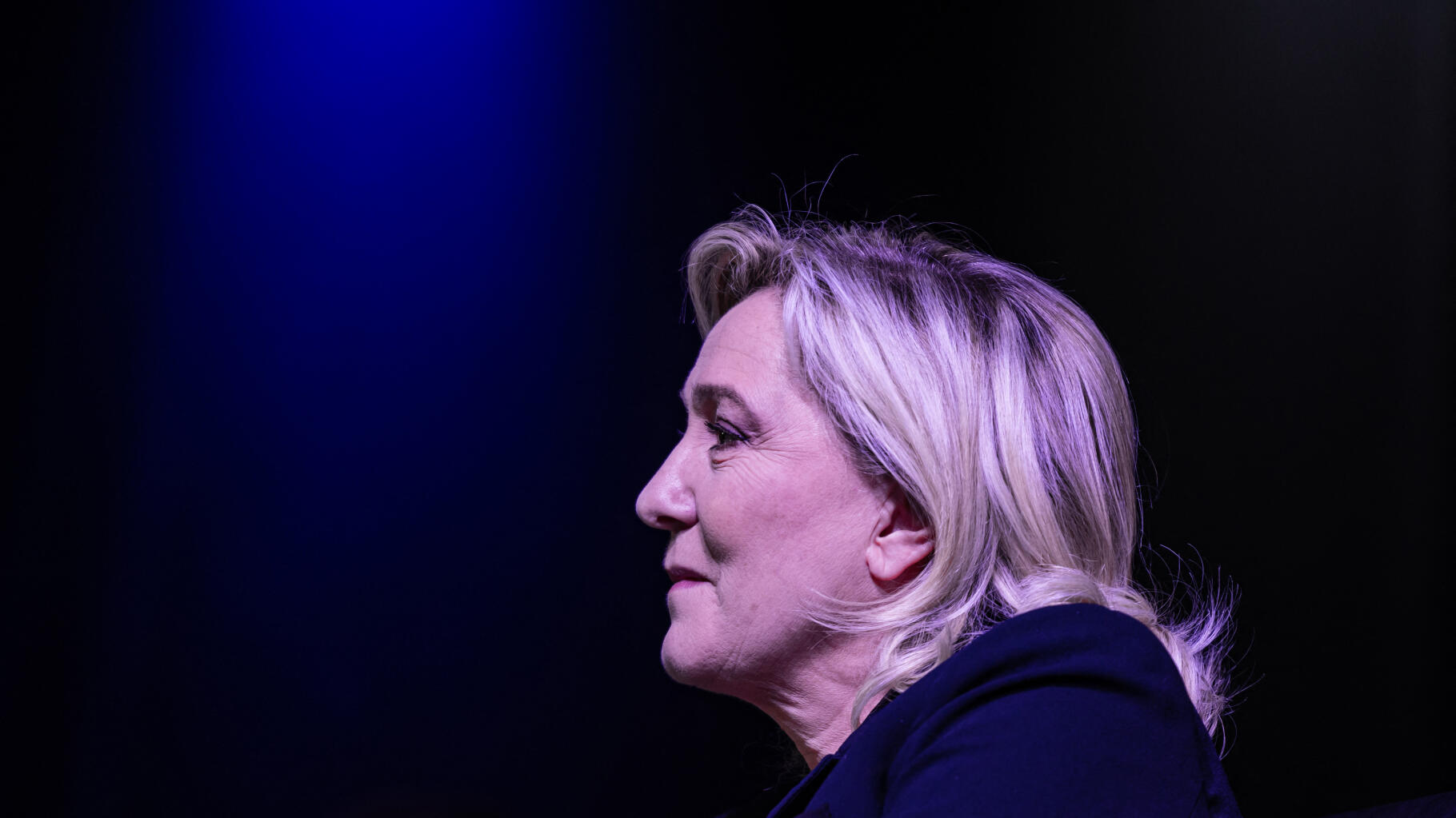 Marine Le Pen s'en prend au drapeau européen – Euractiv FR