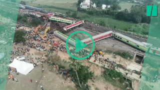 Un train de voyageurs et un convoi de marchandises sont entrés en collision près de la ville de Balasore en Inde, vendredi 2 juin 2023.