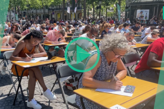 « Ça va être compliqué ! » : On a interrogé ces participants à la dictée géante sur les Champs-Élysées
