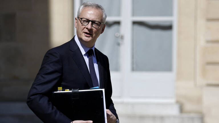 French Minister for the Economy and Finances Bruno Le Maire leaves the Elysee presidential palace after attending the weekly cabinet meeting in Paris on May 24, 2023. (Photo by Ludovic MARIN / AFP)