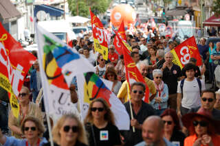 Cortège de manifestants contre la réforme des retraites photographié à Ajaccio ce mardi 6 juin.
