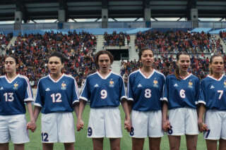 Marinette Pichon interprétée par Garance Millier (numéro 9) lors d’un match avec l’équipe de France féminine.