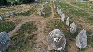 À Carnac dans le Morbihan,on compte plus de 10 000 menhirs néolithiques comme ceux détruit pour construire un magasin de bricolage. (Photo d’illustration)