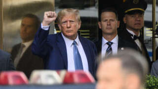 (FILES) Former US President  Donald Trump pumps his fist as he departs Trump Tower in New York on April 13, 2023. US prosecutors have told Donald Trump's lawyers that he is the target of a probe into his handling of classified documents after leaving the presidency, in a sign he might be indicted, US media reported June 7, 2023. (Photo by ANGELA WEISS / AFP)