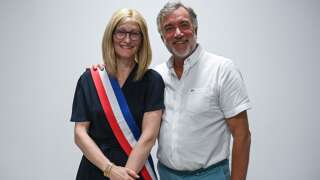 Dorothée Pacaud, élue maire de Saint-Brévin le 9 juin 2023, aux côtés de son prédécesseur Yannick Morez.