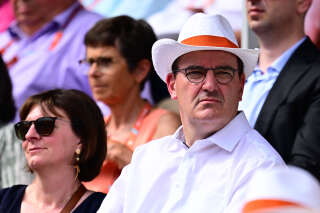 President and CEO of the RATP Group (Paris' public transport operator) Jean Castex (R) attends the men's singles final match between Serbia's Novak Djokovic and Norway's Casper Ruud on day fifteen of the Roland-Garros Open tennis tournament at the Court Philippe-Chatrier in Paris on June 11, 2023. (Photo by Emmanuel DUNAND / AFP)
