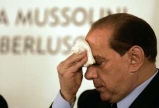 Les quinze dernières années de la vie de Silvio Berlusconi auront été marquées par un scandale politique, judiciaire et sexuel : le « RubyGate » né à la suite de l’affaire des soirées « bunga-bunga » (photo d’archive prise à Rome en décembre 2004).