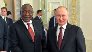 Vladimir Poutine, lors de l’accueil de la délégation africaine et de son leader, le président sud-africain Cyril Ramaphosa, réputé proche du Kremlin.