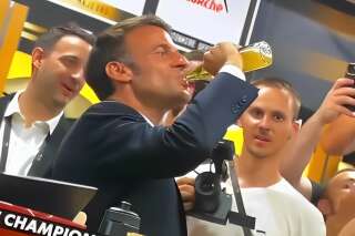Macron boit une bière cul sec dans le vestiaire de Toulouse après sa victoire en Top 14